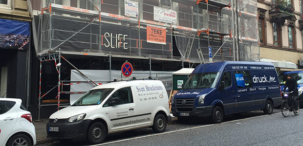 Transporter von Malereibetrieb Sven Brockmann an einer Straße